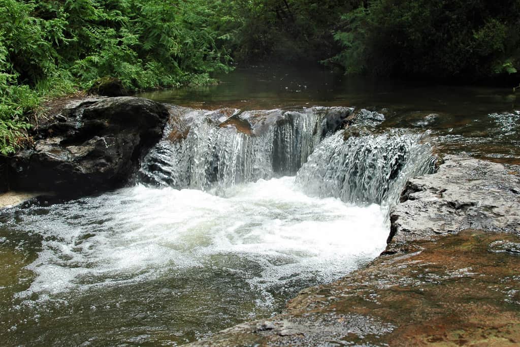 kerosene creek natural hot pool waterfall
